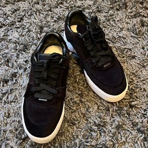 Puma women’s 6 1/2 Velvet New to this season